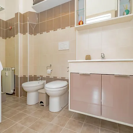 2 Bedroom Apartment - Buzzi Hospital, Sempione, Mico, 100Mt Metrom5 Milan Exterior photo